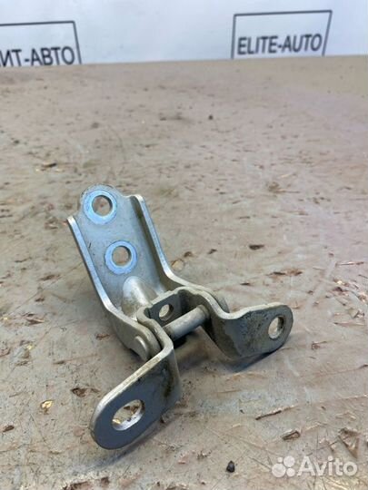 Петля двери задняя правая Kia Rio 3 1.4 2016