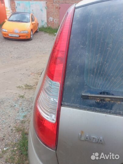 Задний левый фонарь на LADA Kalina хэтчбек