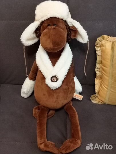 Мягкие игрушки: обезьяна, заяц, медведь