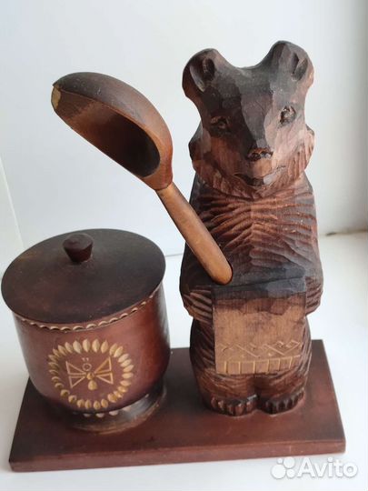 Медведь деревянный с бочонком для меда, сувенир