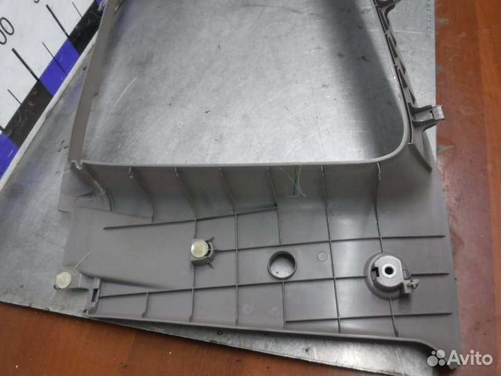 Обшивка багажника задняя правая Mitsubishi Pajero