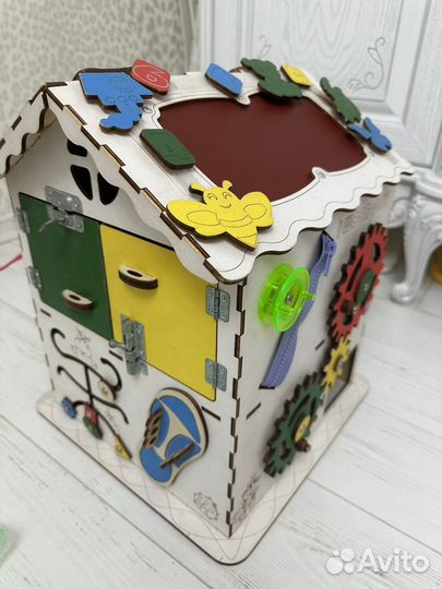 Бизиборд домик