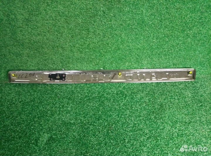 Накладка двери багажника Toyota Land Cruiser 200