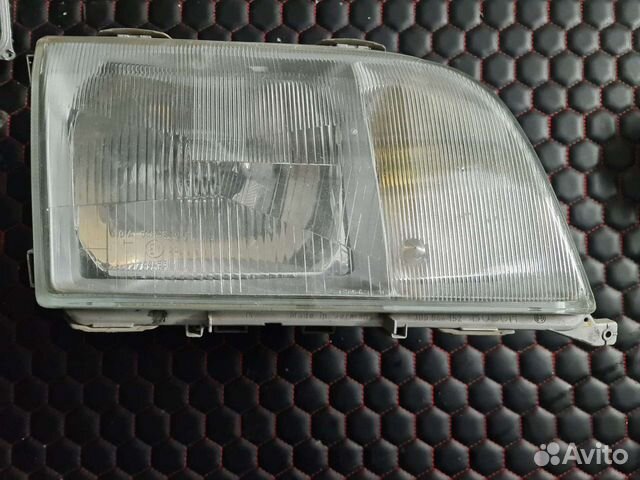 Фара правая Mercedes W140