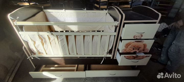 Детская кровать -качалька с пеленальный стол-комод