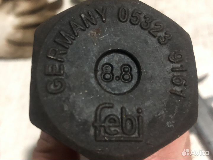 Болт рессоры