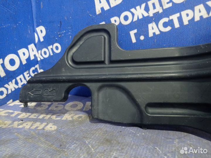 Пластик моторного отсека Toyota Matrix кроссовер