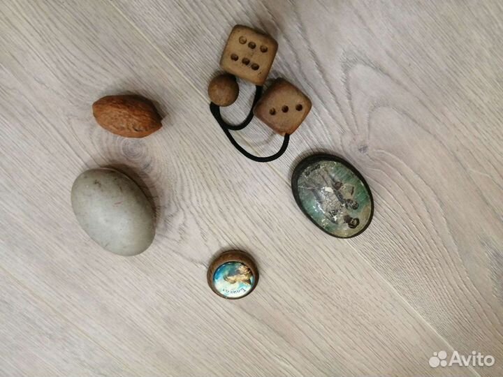 Ракушка, кубики, камни галки, пепельница