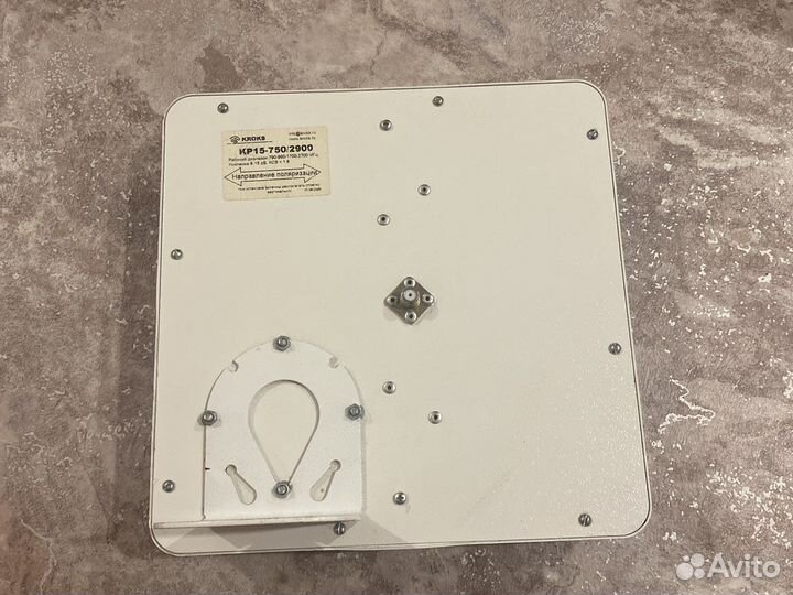 Широкополосная 4G антенна 15 дБ KP15-750/2900