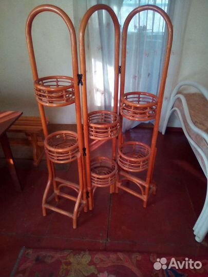 Подставка для цветов из ротанга