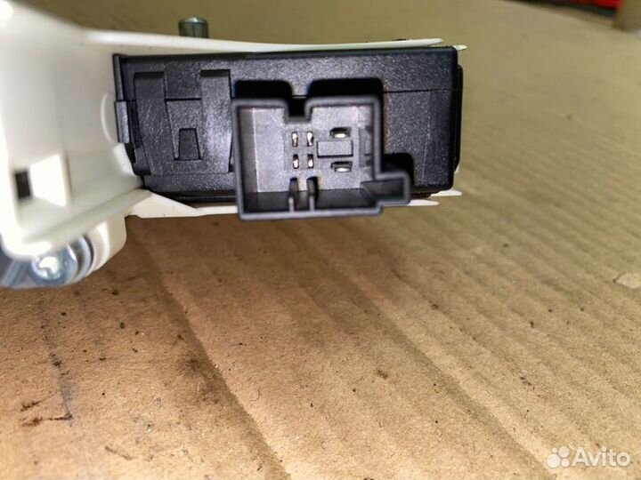 Моторчик стеклоподъемника передний правый Audi A4