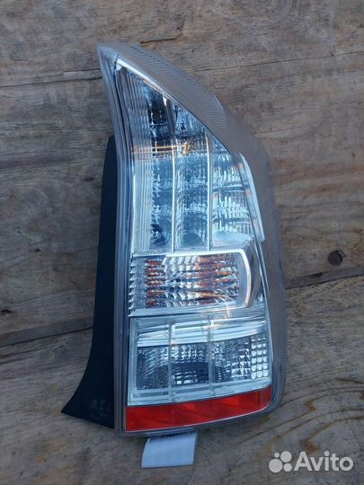 Фонарь задний правый Toyota Prius 3 ZVW30