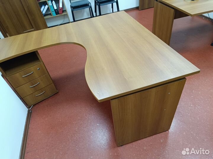 Офисный стол и тумба