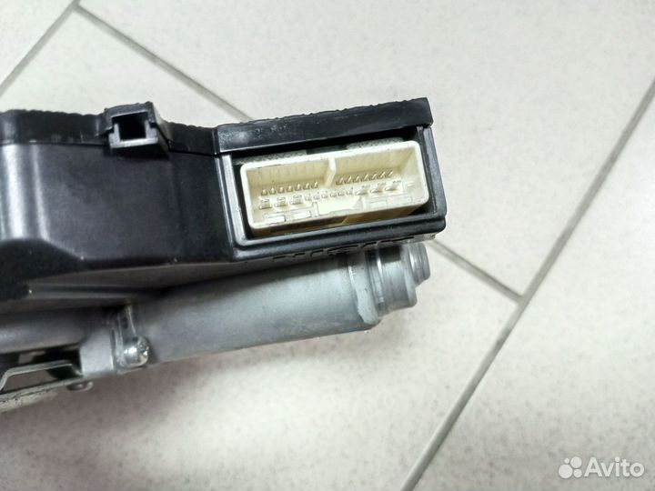 Электропривод двери багажника Toyota LC 200