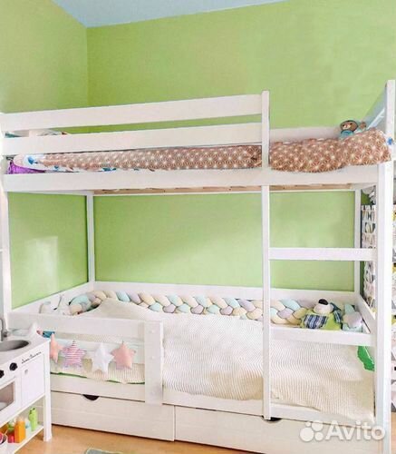 Кровать из натурального дерева двухъярусная 