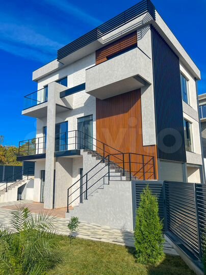 Коттедж 249,7 м² на участке 4 сот.