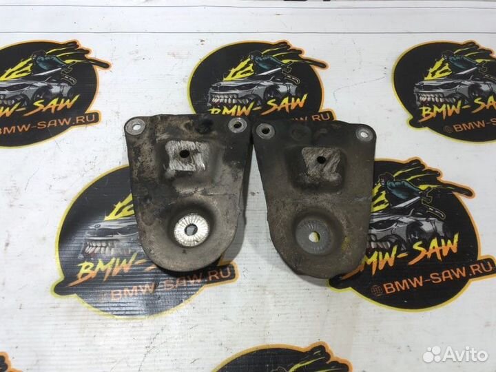 Кронштейн подрамника передний Audi A4 B5 AEB 1997