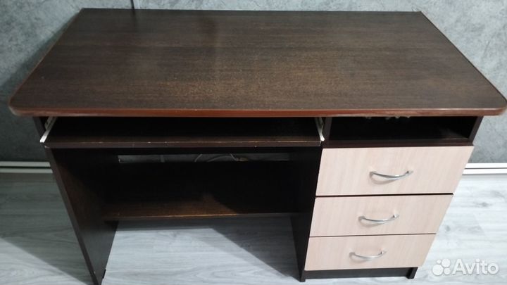 Стол письменный