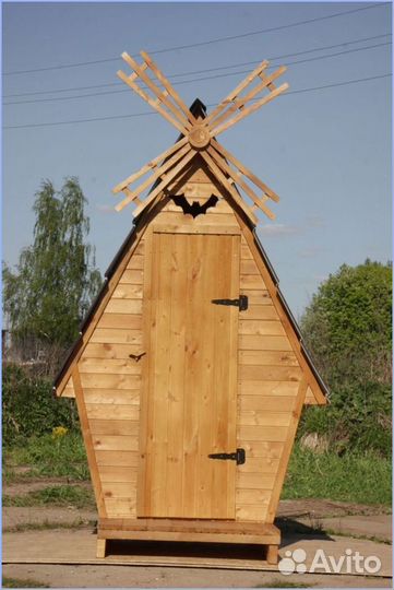 Уличный туалет с декором HBN