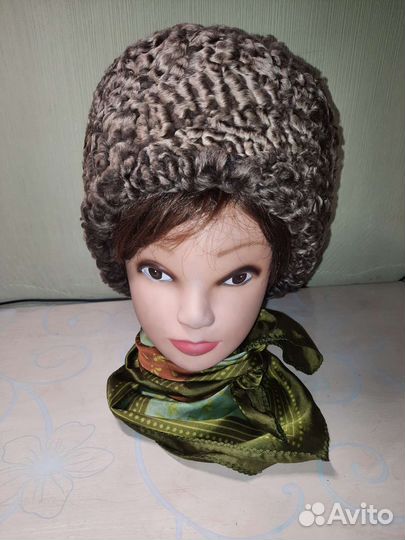 Шапка женская из каракуля зимняя