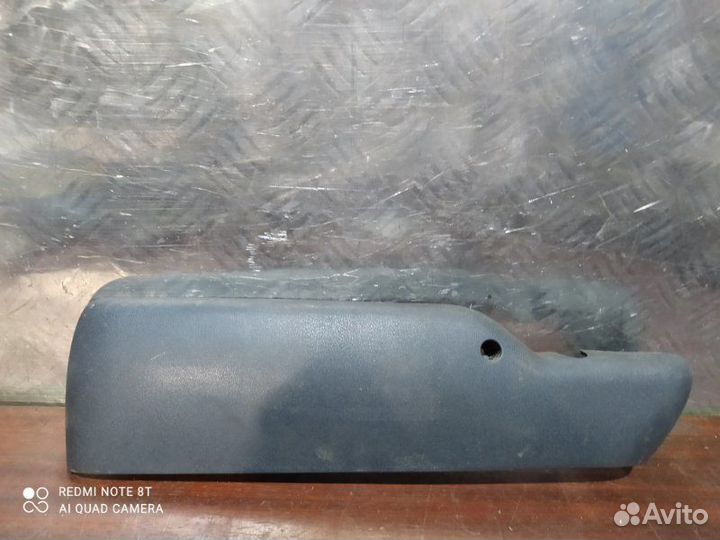 Крышка передняя правая Renault Megane 2