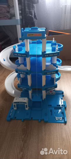 Детская парковка для машинок