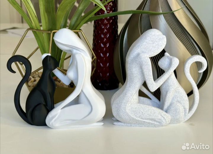 Статуэтка девушка с кошкой