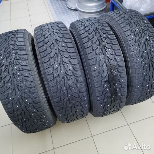 Kumho WinterCraft Ice Wi32 225/65 R17 102T