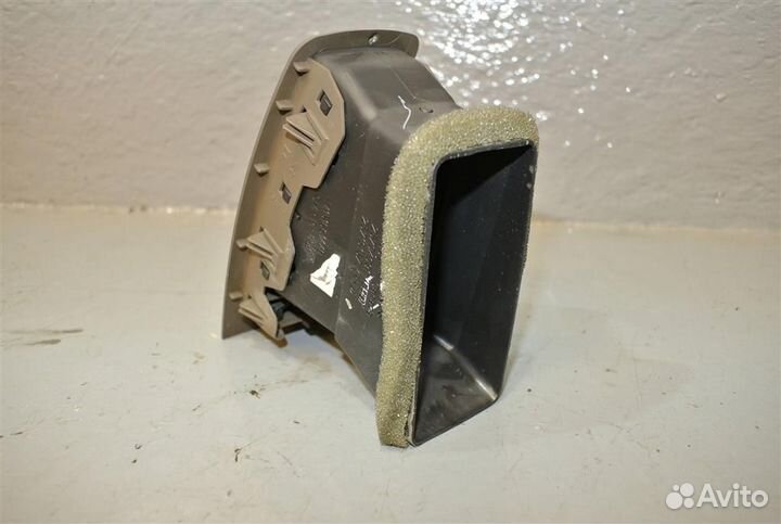 Дефлектор воздушный в торпедо Cadillac CTS 1 2002