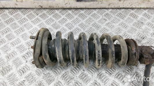 Стойка передняя правая KIA sorento 1 (DNI19N501)