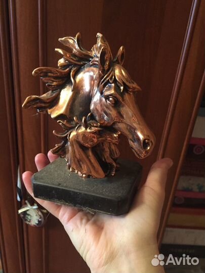 Статуэтка лошадь с жеребёнком камень как нов