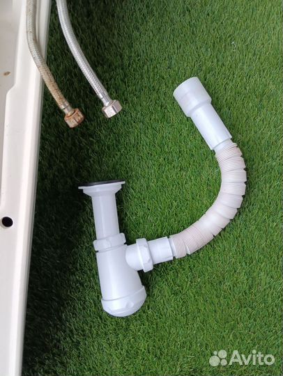 Раковина со стойкой и смесителем