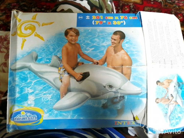 Надувной дельфин
