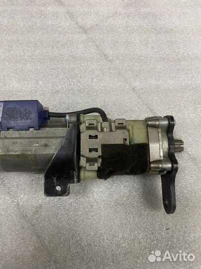 Мотор крышки багажника правый Ауди Ку5 8R