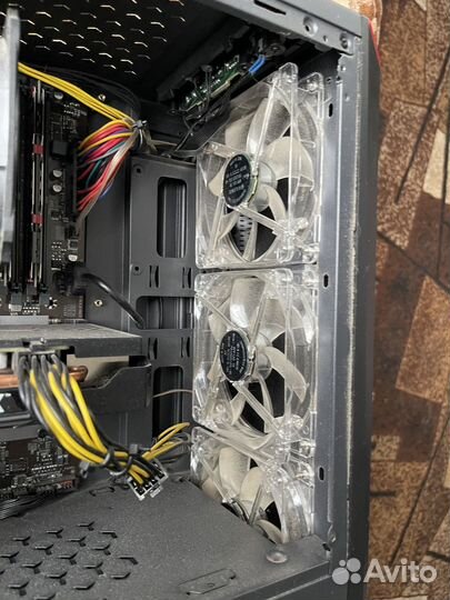 Игровой системный блок с монитором