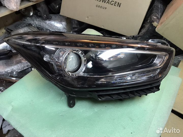 Фара правая Hyundai i40 Рестайл xenon