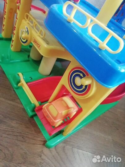 Игрушка гараж 2ух уровневый 