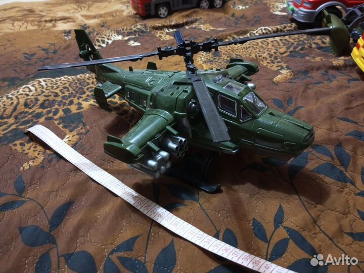 Вертолëт игрушка