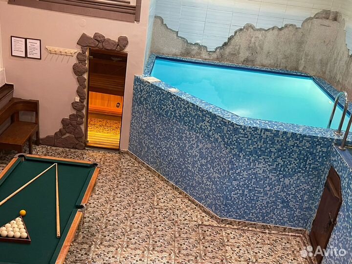 Сауна Монро с теплым бассейном и караоке
