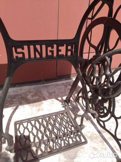 Швейная машинка Singer на чугунной станине 2шт