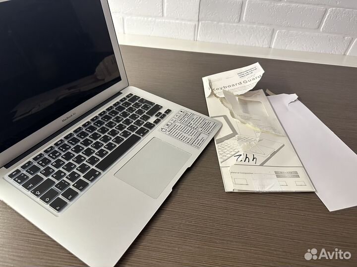 Силиконовая накладка клавиатуры на Macbook