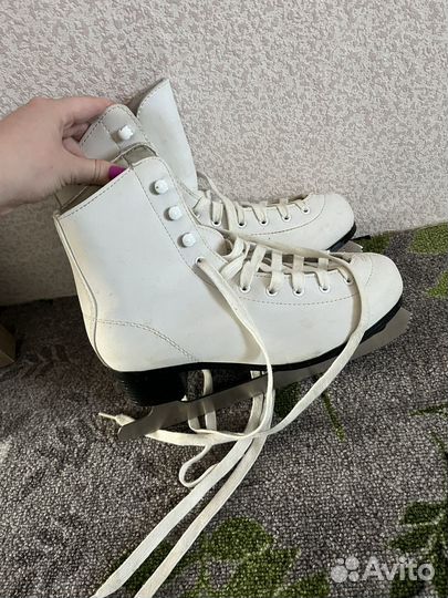 Коньки фигурные 38 размер