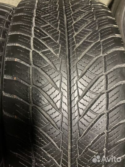 Goodyear UltraGrip 8 Performance 245/45 R18 100V