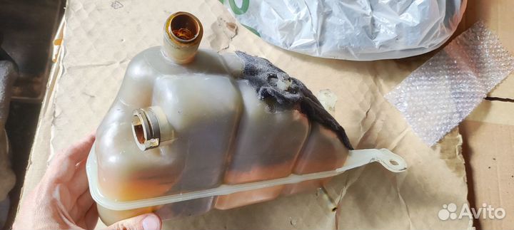 Расширительный бачок Мерседес 124 новый