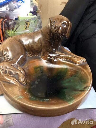 Пепельница фаянсовая с собакой