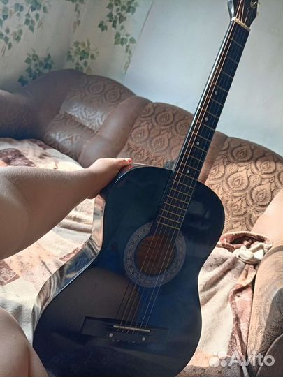 Акустическая гитара