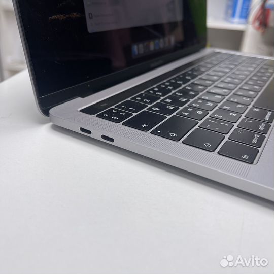 Apple MacBook Pro 13 2019 touch bar
