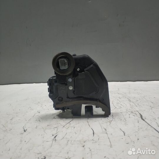 Замок задней правой двери Toyota RAV4 XA30