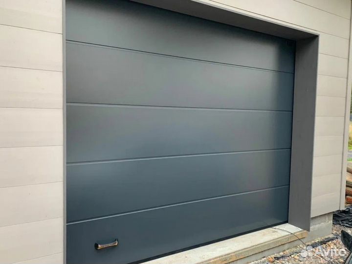 Секционные ворота для гаража Alutech