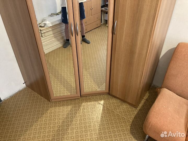 Угловой модульный шкаф с зеркалом